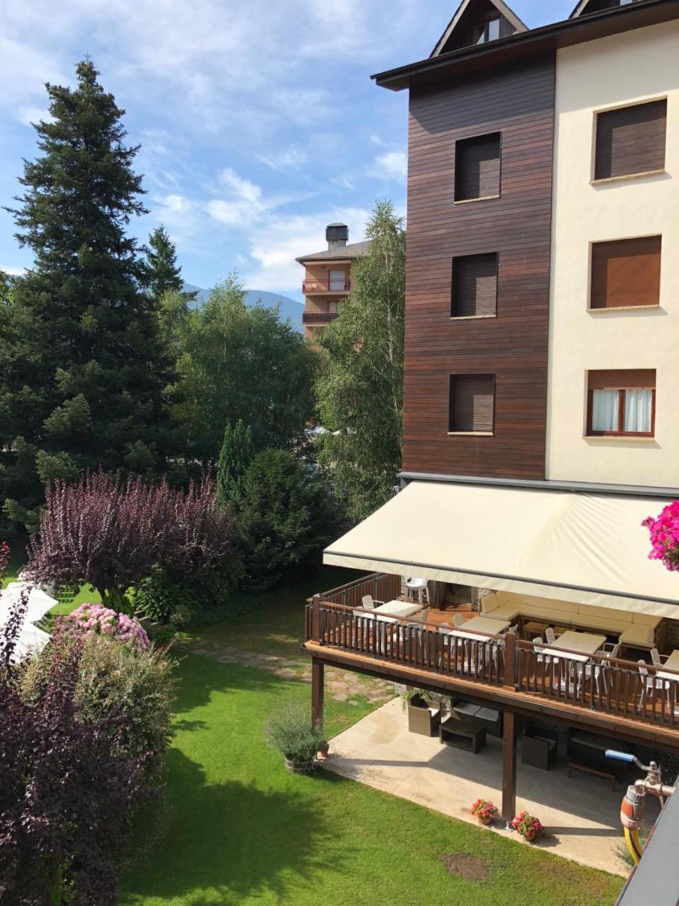 Hotel Restaurant Pessets & Spa Sort Exterior foto